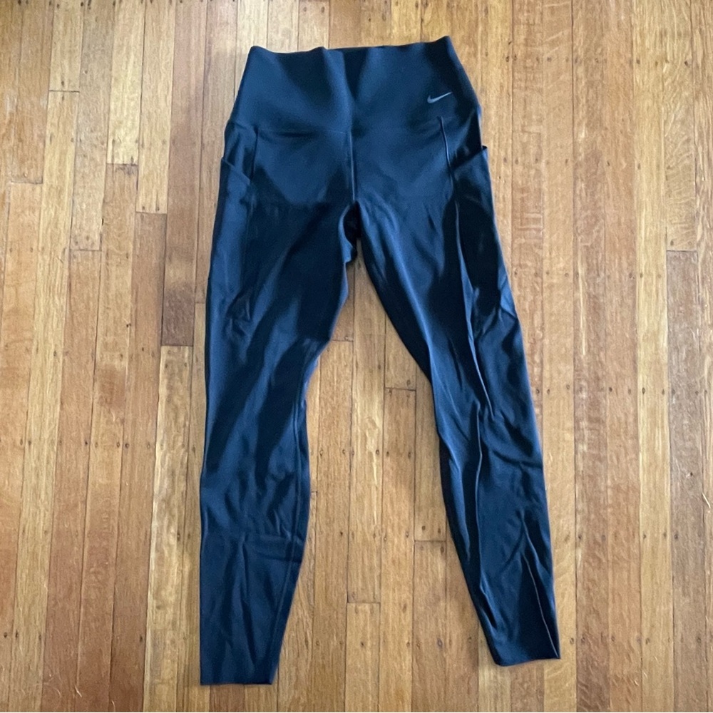 Nike Universa Women's Medium-Support High-Waisted 7/8 Leggings with Pockets